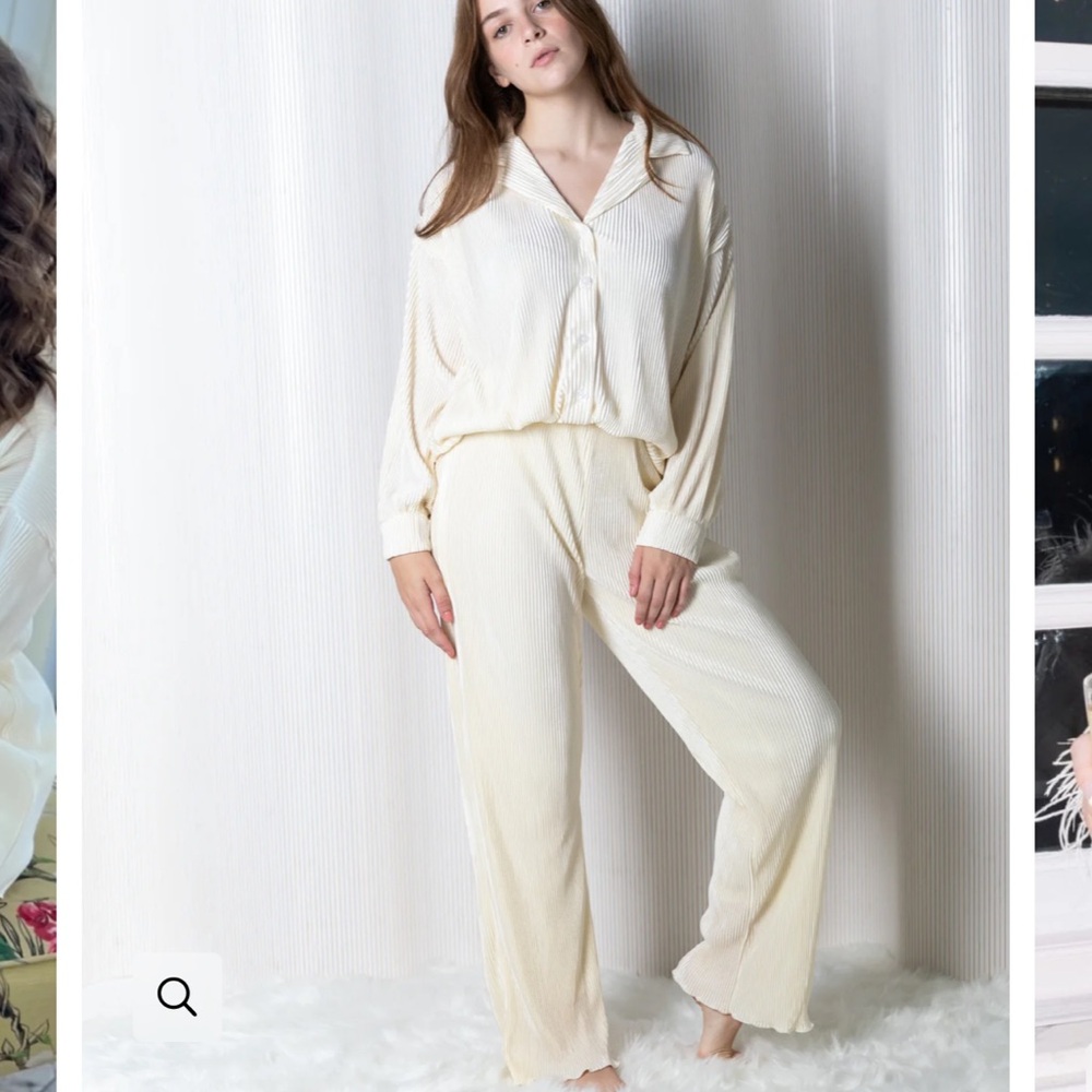 Waverles Pleated Set